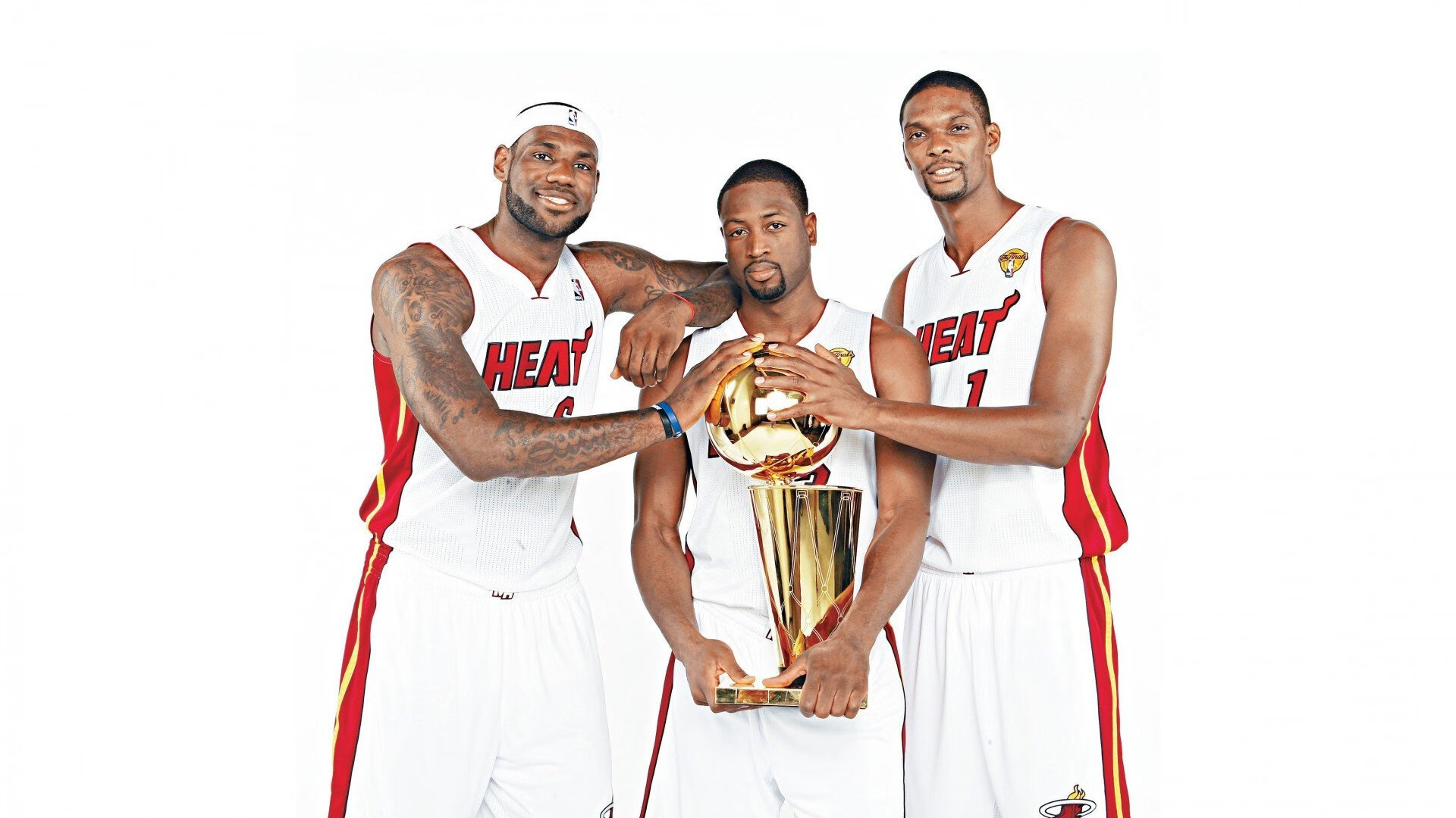 詹姆斯赛事官方发布势不可挡新规，篮网争议不断！