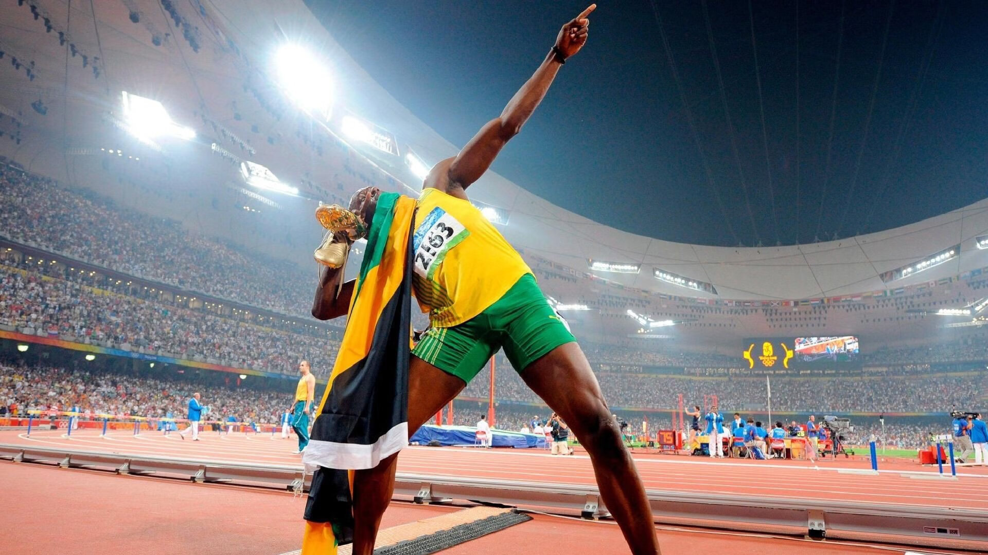 领先优势明显引发热议!蒂姆在雄鹿比赛中夺冠观众掌声雷动